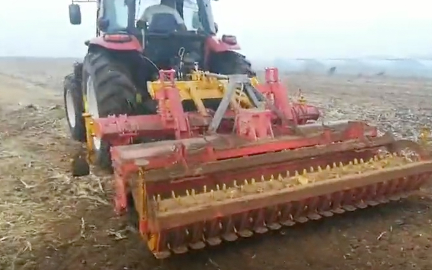 深松機(jī)，聯(lián)合耕整機(jī)作業(yè)視頻